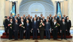 Касым-Жомарт Токаев наградил павлодарских энергетиков