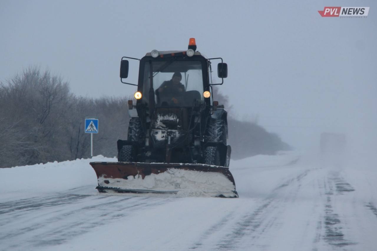 шидерты павлодарская область. машина застряла на трассе. закрытие трассы. закрытые трассы павлодар. плохая видимость.