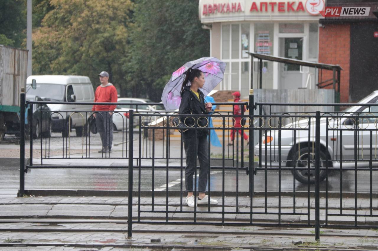 Вакансии в павлодаре на сегодня. Журналисты дождя. Дождливый август. Погода. Ливень с грозой.