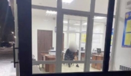 Пьяный павлодарец разбил двери полицейского участка (ВИДЕО)