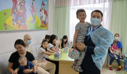 Асаин Байханов  навестил маленьких пациентов больницы и реабилитационного центра Павлодара