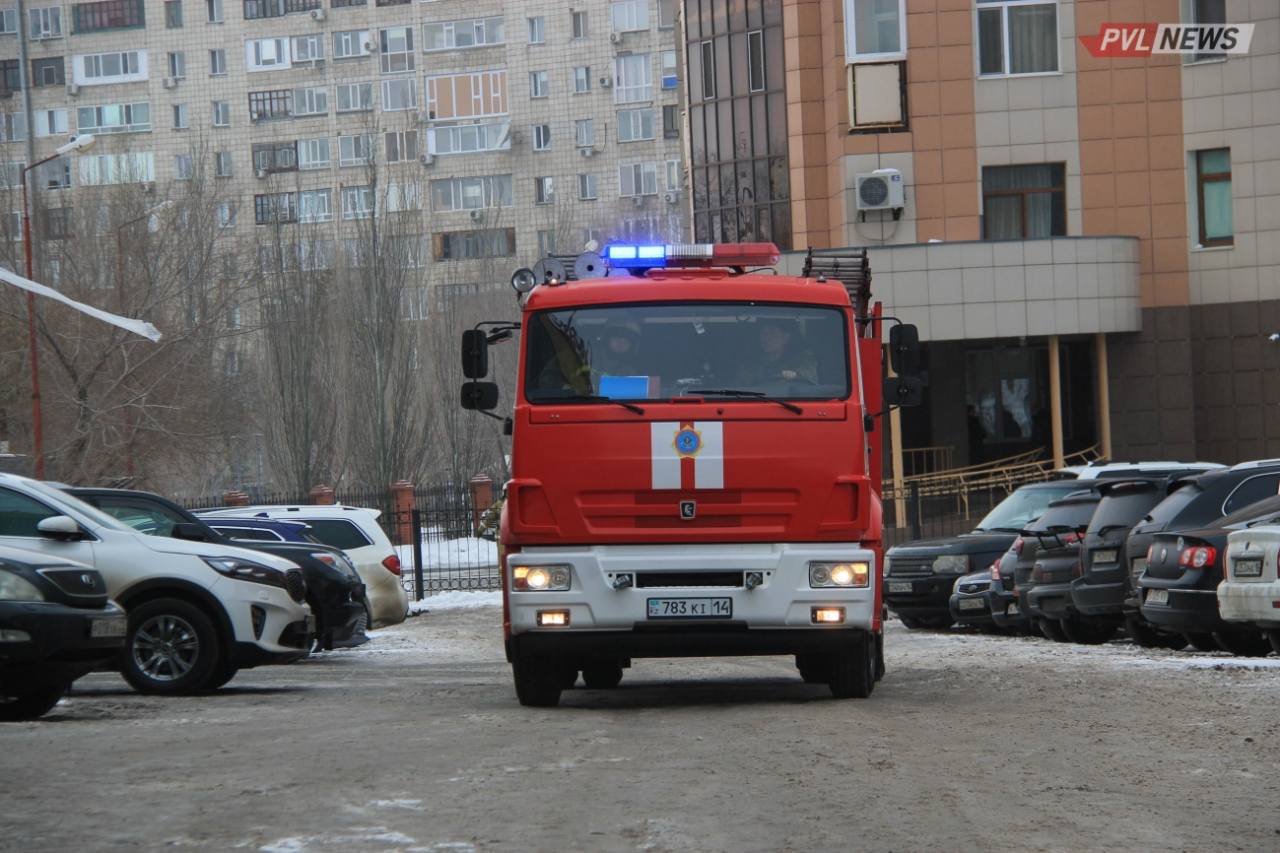 Обшивка теплотрассы горела в Павлодаре