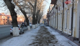 Двести человек вывели на борьбу с гололёдом в Павлодаре