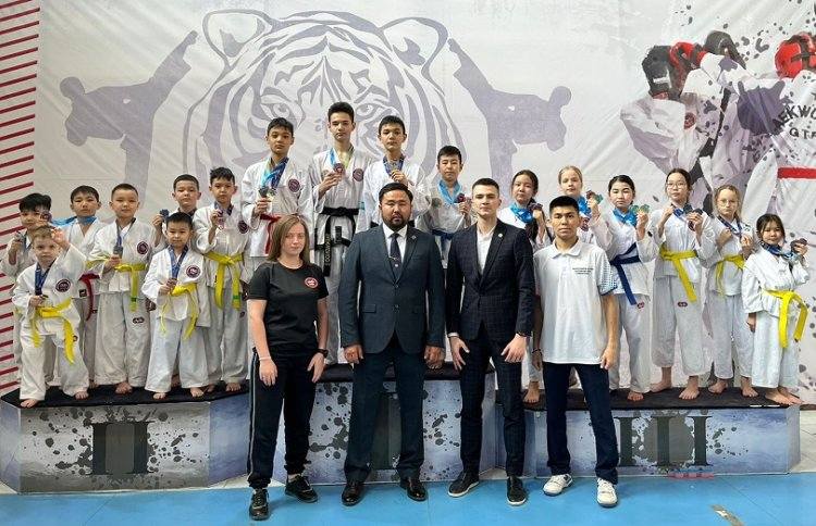 Кубок чемпионата в Шымкенте забрали тхэквондисты из Павлодара