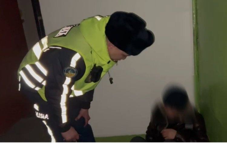 Полицейские в Павлодаре помешали отцу отоспаться в подъезде