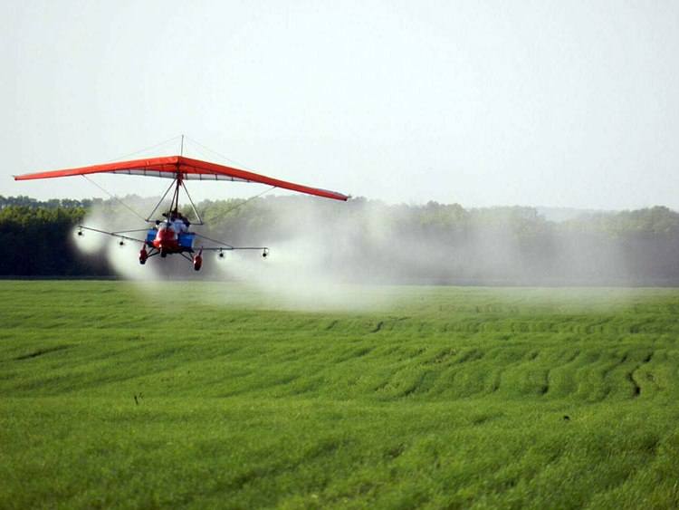 Комаров в Павлодарской области потравят на площади, вдвое превышающей Мальту