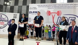Павлодарки взяли «золото» чемпионата РК по пауэрлифтингу