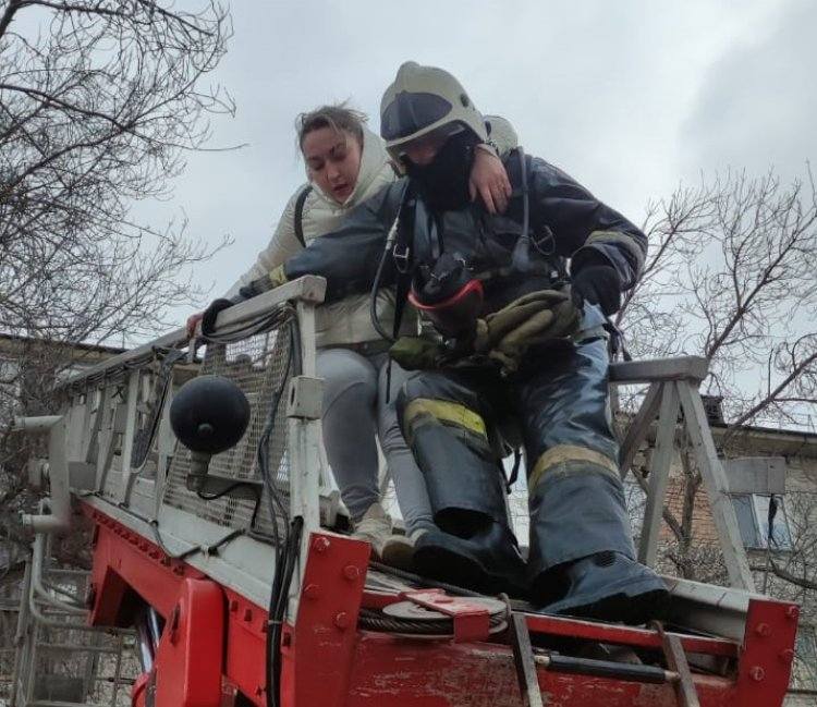 Павлодарка попала в больницу после пожара в своей квартире