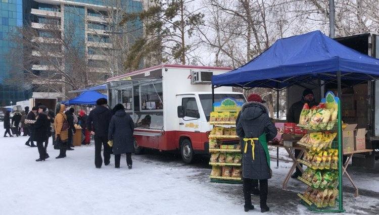 Мини-ярмарки заработали рядом с избирательными участками в Павлодаре