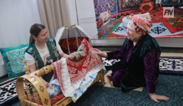 Национальные обряды для мам и детей провели в павлодарском кризисном центре