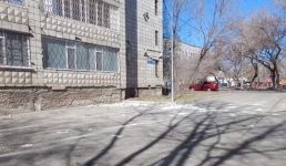 Обвалившийся фасад многоэтажки в Павлодаре отремонтируют за счет ее жильцов