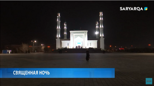 Кадыр тун 2024 кыргызстан. Мечеть. Кадыр тун 2023. Месяц на мечети. Кадыр тун фото.