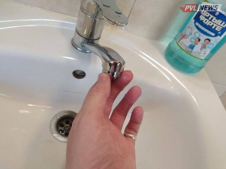 Несколько павлодарских домов остались без воды из-за повреждения на водопроводе
