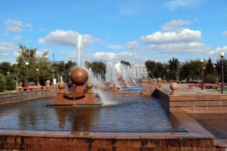 В Павлодаре приступили к запуску фонтанов