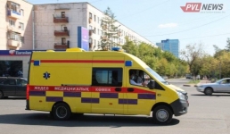 Минивэн опрокинулся на бок после ДТП в Павлодаре