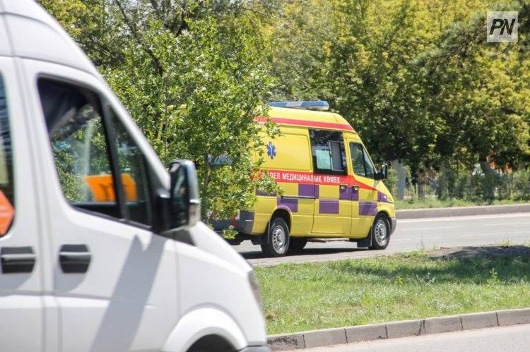 Пенсионер на мопеде пострадал в ДТП с легковушкой в Павлодаре