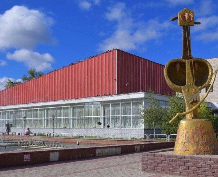 Студены и педагоги покинули павлодарский  музколледж из-за задымления