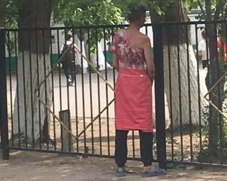 Неадекватного павлодарца задержали возле школы