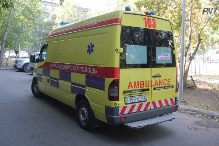 В Павлодаре медики скорой помощи спасли пенсионерку от смерти