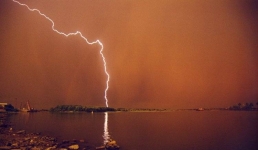 Четверть молний в Казахстане пришлась на Павлодарскую область