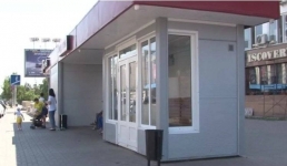 Провалился асфальт: в Павлодаре демонтированную остановку вернут на место