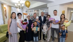 Мамам новорождённых павлодарцев вручили подарки