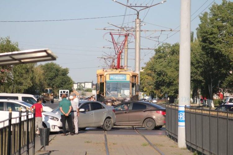 В Павлодаре ДТП перекрыло движение трамваям