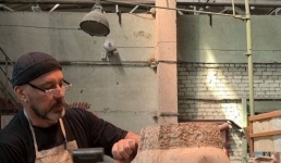 Павлодарец создал бюст известного мыслителя размером с беркута