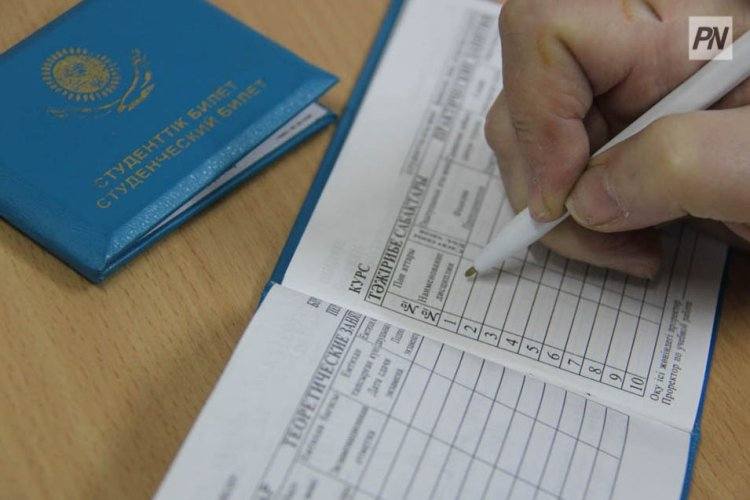 Павлодарские колледжи незаконно штрафовали студентов