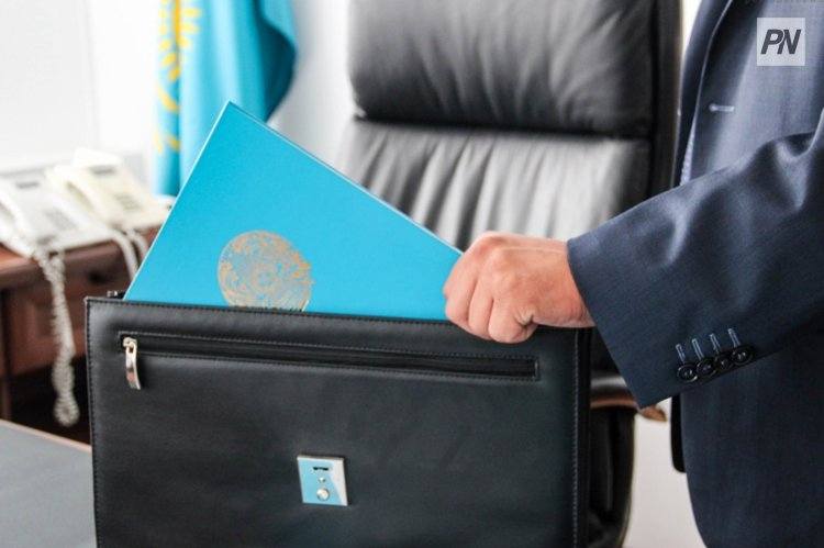 Глав двух отделов образования отчитали в Павлодарской области