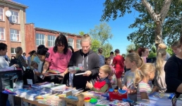 Сельчане выгодно закупились к школе в Павлодарской области