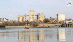 Павлодарцы прошли на лодках по Иртышу с заботой о реке