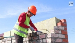 Заңсыз құрылыс: Павлодарда көпқабатты үйді бұзбаған кәсіпкер жазаланды