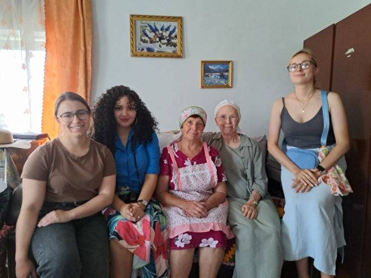 Павлодарға келген АҚШ студенті фольклорлық экспедицияға қатысуда