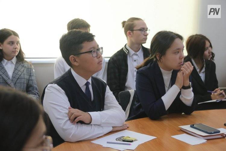 Павлодарские родители попросили вернуть в школы инспекторов