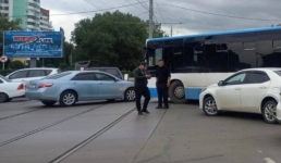 В Павлодаре автобус столкнулся с легковушкой