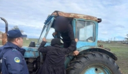 В Павлодарской области тракториста наказали за пьяную езду