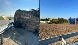 «КамАЗ» с картофелем опрокинулся в Павлодаре