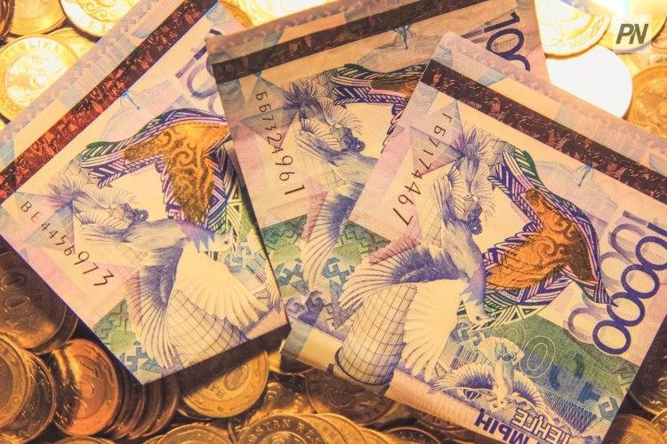 Полицейский заплатит крупный штраф за обман павлодарца