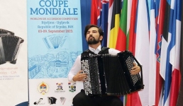 Павлодарский музыкант сыграл в Италии на уникальном баяне