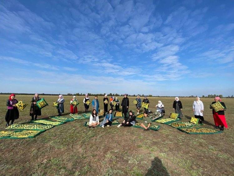 Мастерицы Павлодарской области дарят мавзолеям национальные корпе