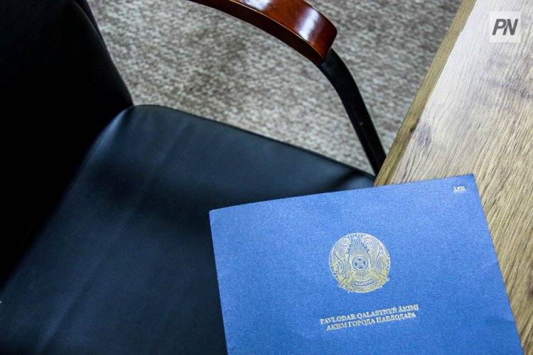 Каша с червём: директору павлодарской школы объявили выговор