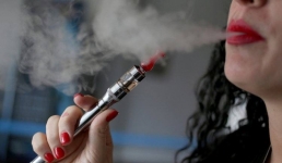 Павлодарку наказали за курение в самолете