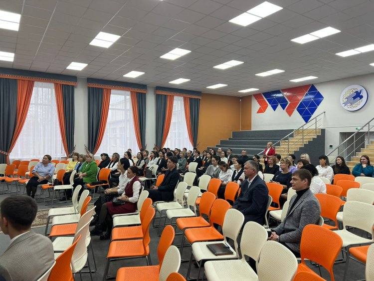 Учителя павлодарского лицея поделились опытом с сельскими педагогами