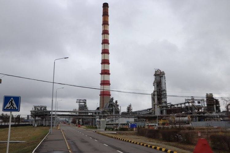 Павлодарские партийцы посетили ПНХЗ