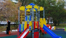 В Павлодаре подрядчик затянул установку полусотни детских площадок