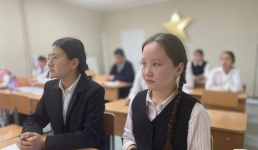 Павлодарские школьники прочитали наизусть поэмы Ильяса Жансугурова