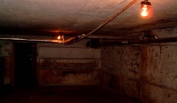 В Павлодаре подвал многоэтажки подтопило канализационными стоками