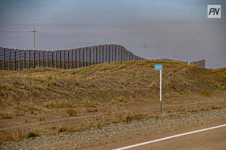 Как в Павлодарской области борются со снегом на трассе