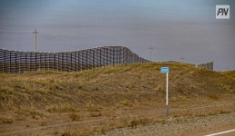 Как в Павлодарской области борются со снегом на трассе